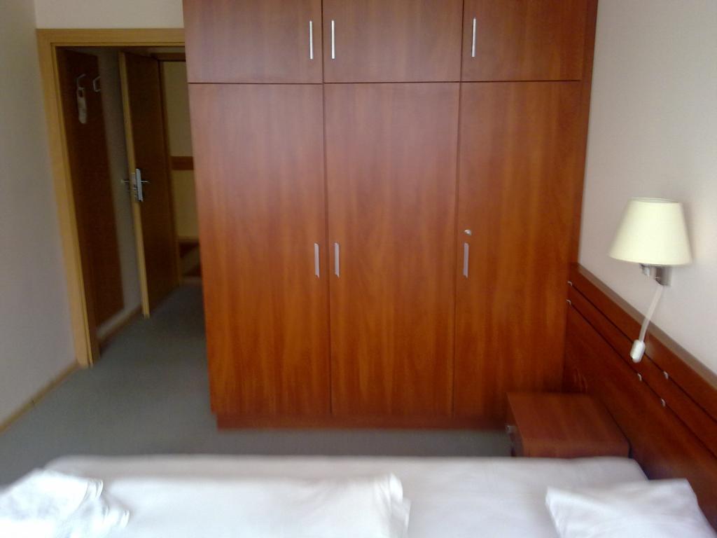 Hotel Eszterhazy Karoly Egyetem Erlau Zimmer foto