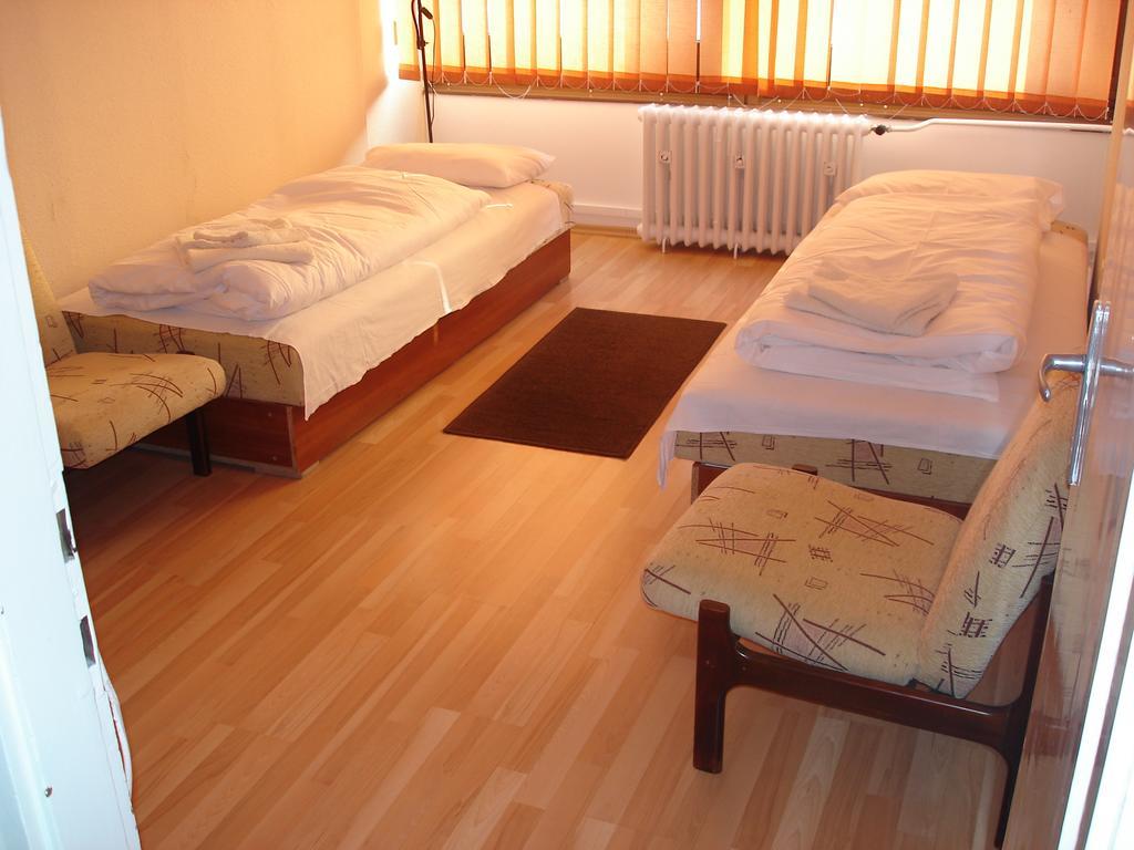 Hotel Eszterhazy Karoly Egyetem Erlau Zimmer foto